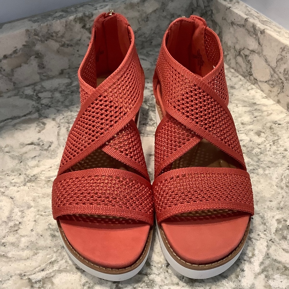 NWOB Easy Spirit Coral Pink Red Wander round toe ankle shoes sandals SZ 6